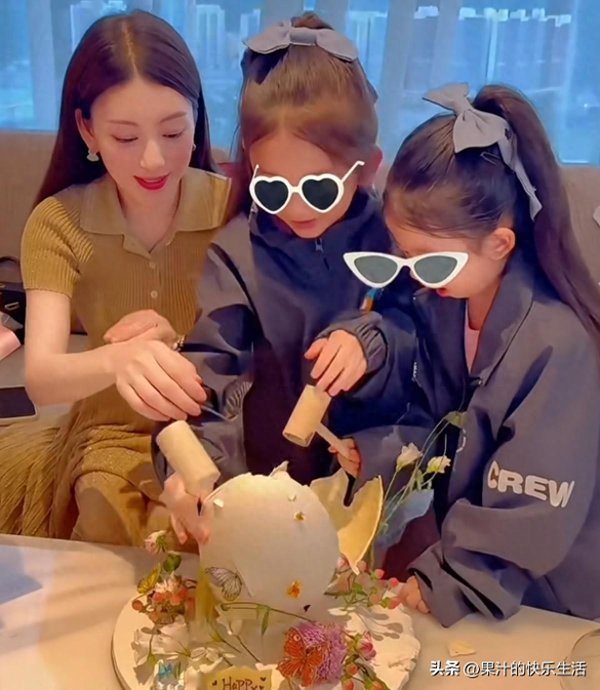 盈远期策略 38岁方媛为生三胎准备待产包，挺孕肚逛商场专挑男宝衣服看！